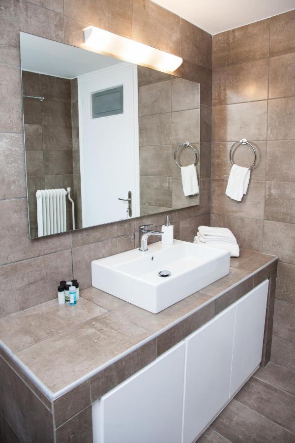 Sunny And Minimal Apt In Glyfada With 3 Bdrm Atenas Exterior foto